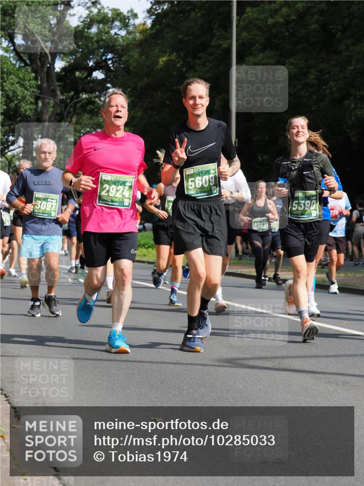 13.09.2026 - 21. swb-Marathon Bremen TobiasT http://msf.ph/oto/10285033 13.09.2026 12:10:59 Laufen 3097, 2924, 5609, 8783, 5390 meine-sportfotos.de
