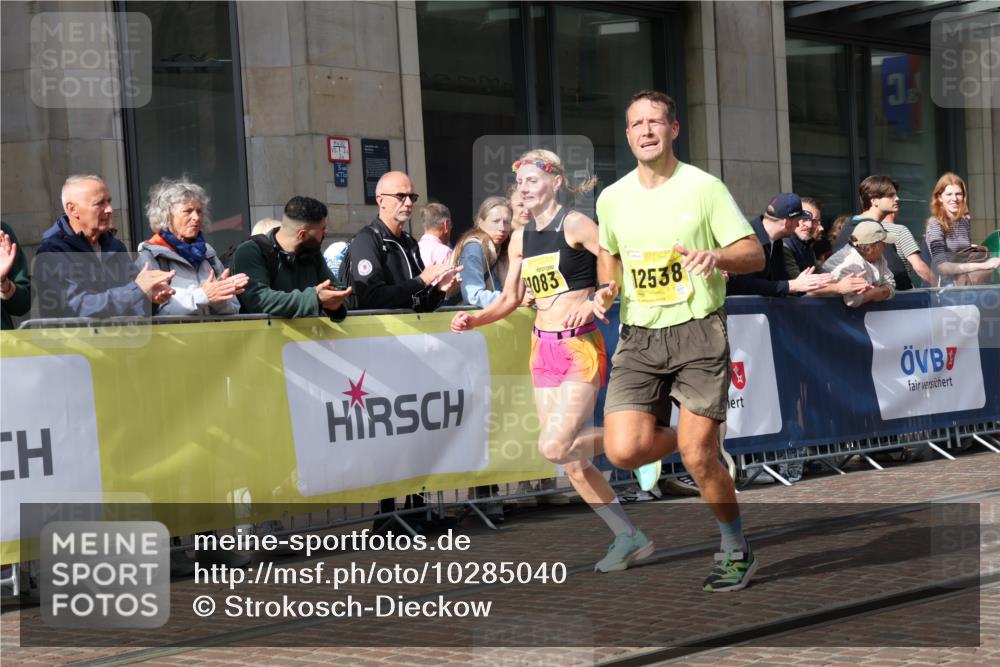 13.09.2026 - 21. swb-Marathon Bremen Strokosch-Dieckow http://msf.ph/oto/10285040 13.09.2026 10:37:54 Ziel 10302, 11142, 13551, 13553, 13559, 13584, 13587, 13636, 11083, 12538, 13535 meine-sportfotos.de