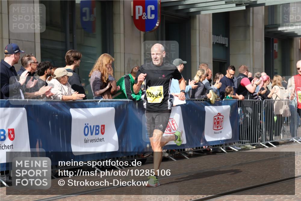 13.09.2026 - 21. swb-Marathon Bremen Strokosch-Dieckow http://msf.ph/oto/10285106 13.09.2026 10:38:05 Ziel 10441, 13507, 13553, 13559, 13636, 10302, 11083, 11142, 12538, 13535, 13551, 13559, 13584, 13587 meine-sportfotos.de