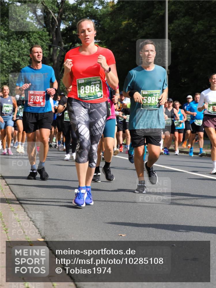 13.09.2026 - 21. swb-Marathon Bremen TobiasT http://msf.ph/oto/10285108 13.09.2026 12:11:09 Laufen 6602, 2136, 8908, 26, 5994, 9724 meine-sportfotos.de