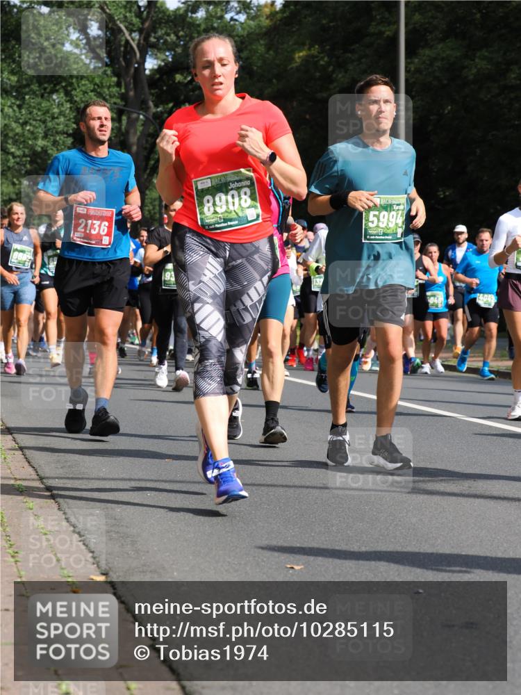 13.09.2026 - 21. swb-Marathon Bremen TobiasT http://msf.ph/oto/10285115 13.09.2026 12:11:09 Laufen 2136, 8908, 21, 26, 137, 5994, 1404 meine-sportfotos.de