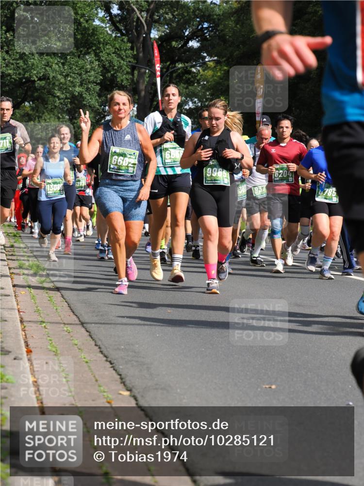 13.09.2026 - 21. swb-Marathon Bremen TobiasT http://msf.ph/oto/10285121 13.09.2026 12:11:12 Laufen 194, 711, 6682, 9965, 6204, 785 meine-sportfotos.de