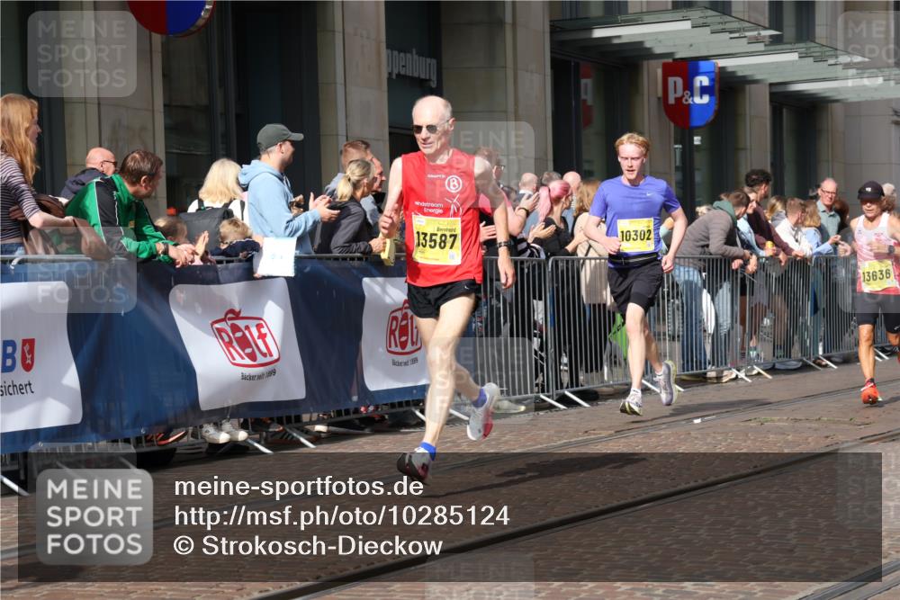 13.09.2026 - 21. swb-Marathon Bremen Strokosch-Dieckow http://msf.ph/oto/10285124 13.09.2026 10:38:06 Ziel 10441, 13507, 13553, 13636, 10302, 11083, 11142, 12538, 13535, 13551, 13559, 13584, 13587 meine-sportfotos.de