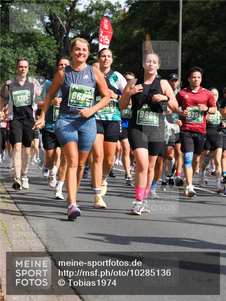 13.09.2026 - 21. swb-Marathon Bremen TobiasT http://msf.ph/oto/10285136 13.09.2026 12:11:13 Laufen 3711, 6602, 215, 8619, 9965, 6204, 5144, 21 meine-sportfotos.de