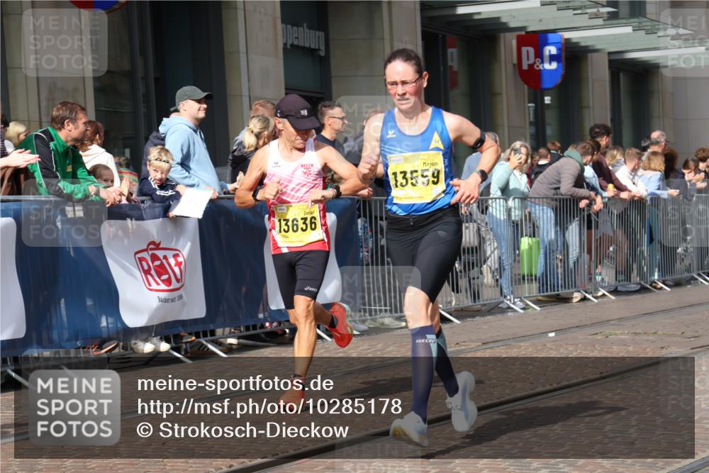 13.09.2026 - 21. swb-Marathon Bremen Strokosch-Dieckow http://msf.ph/oto/10285178 13.09.2026 10:38:08 Ziel 10441, 13507, 13539, 13553, 10302, 11083, 11142, 12538, 13535, 13551, 13559, 13584, 13587, 13636 meine-sportfotos.de
