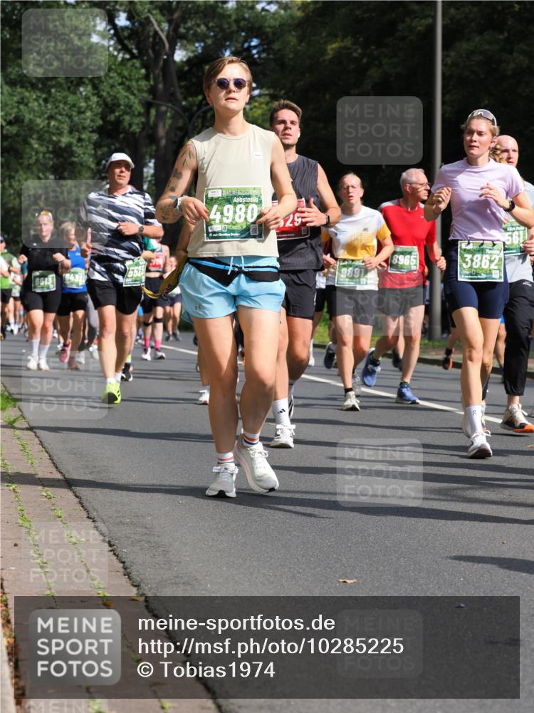13.09.2026 - 21. swb-Marathon Bremen TobiasT http://msf.ph/oto/10285225 13.09.2026 12:11:34 Laufen 6613, 643210, 5523, 4980, 21, 25, 8965, 3862, 9891 meine-sportfotos.de