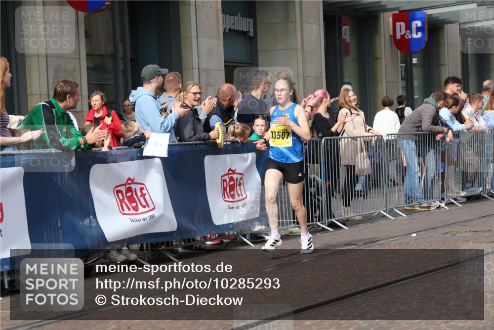13.09.2026 - 21. swb-Marathon Bremen Strokosch-Dieckow http://msf.ph/oto/10285293 13.09.2026 10:38:26 Ziel 10441, 10926, 11127, 12370, 13539, 10302, 11142, 13507, 13551, 13553, 13559, 13584, 13587, 13636 meine-sportfotos.de