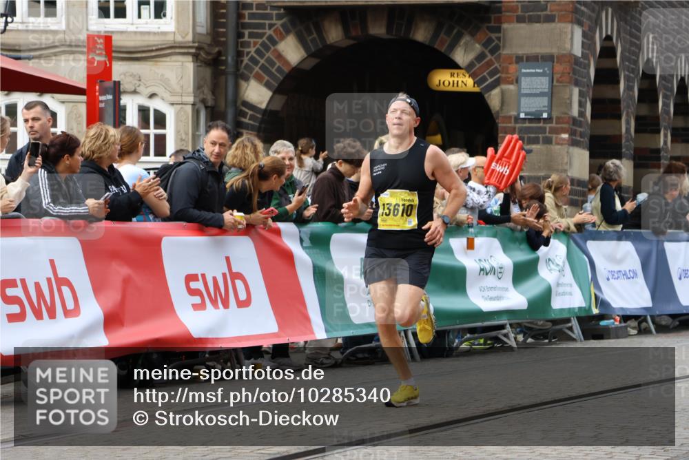 13.09.2026 - 21. swb-Marathon Bremen Strokosch-Dieckow http://msf.ph/oto/10285340 13.09.2026 10:34:27 Ziel 13605, 13610, 10818, 13637 meine-sportfotos.de