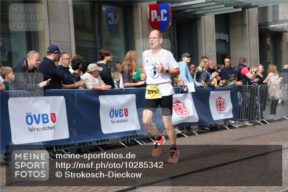 13.09.2026 - 21. swb-Marathon Bremen Strokosch-Dieckow http://msf.ph/oto/10285342 13.09.2026 10:38:31 Ziel 10782, 10926, 11127, 11338, 12370, 13539, 10441, 13507, 13553, 13636 meine-sportfotos.de
