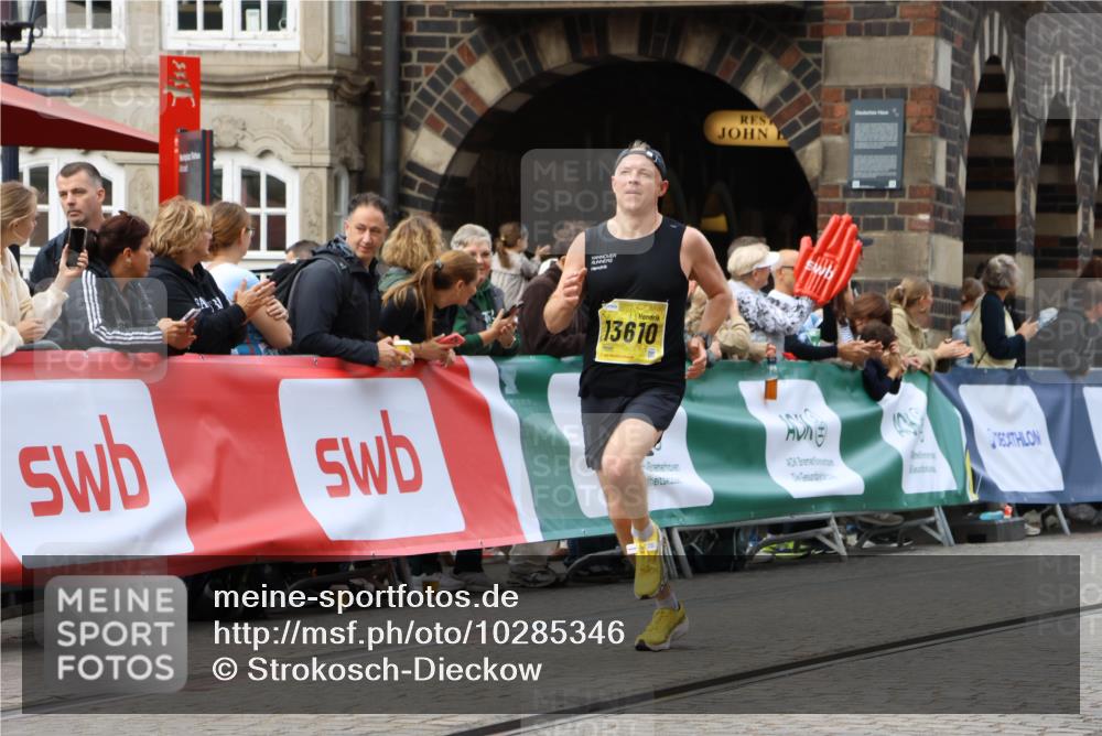 13.09.2026 - 21. swb-Marathon Bremen Strokosch-Dieckow http://msf.ph/oto/10285346 13.09.2026 10:34:27 Ziel 13605, 13610, 10818, 13637 meine-sportfotos.de