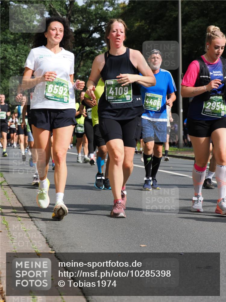 13.09.2026 - 21. swb-Marathon Bremen TobiasT http://msf.ph/oto/10285398 13.09.2026 12:12:18 Laufen 6592, 26, 4109, 5991, 21, 26, 1993, 4406, 2954, 8656, 21, 6831 meine-sportfotos.de