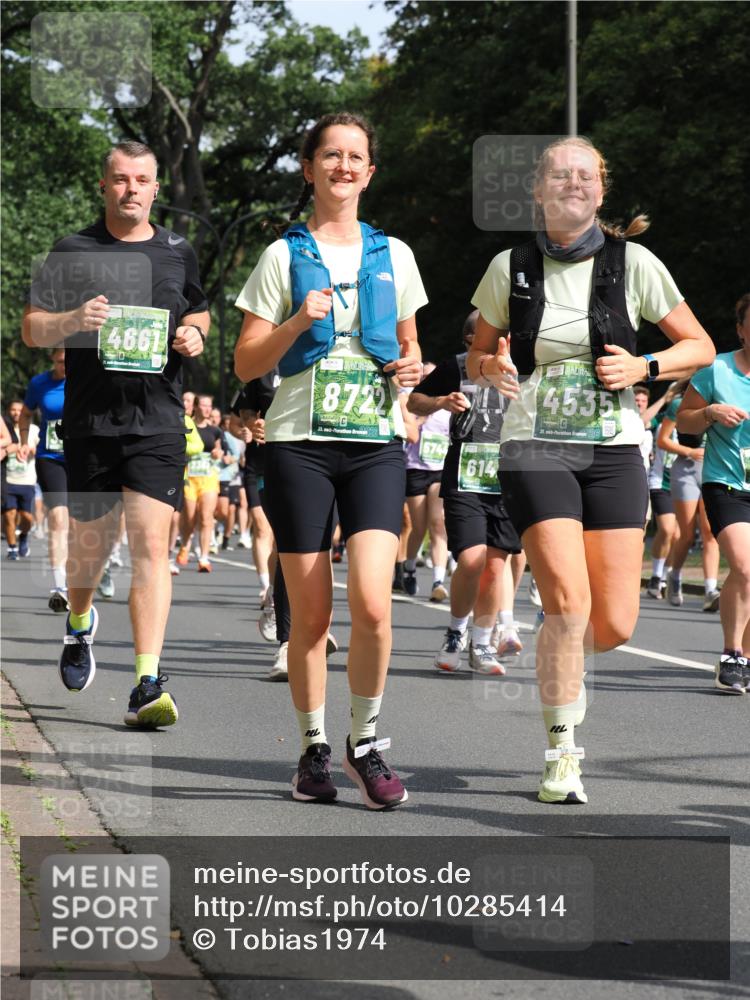 13.09.2026 - 21. swb-Marathon Bremen TobiasT http://msf.ph/oto/10285414 13.09.2026 12:12:24 Laufen 4661, 872, 21, 26, 614, 4535, 21, 26 meine-sportfotos.de