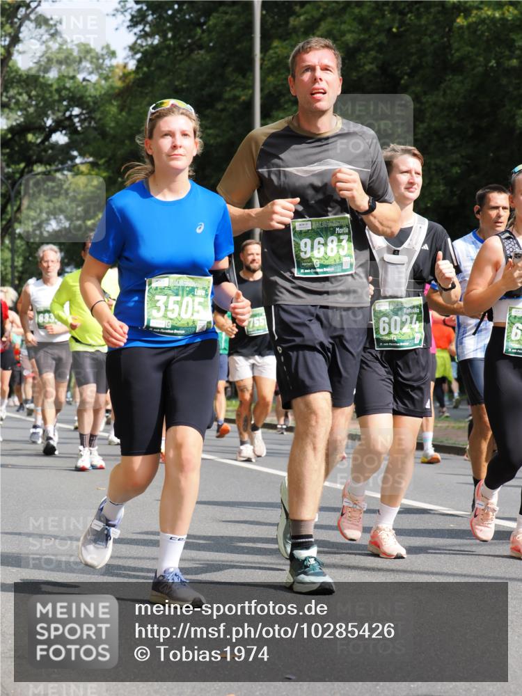 13.09.2026 - 21. swb-Marathon Bremen TobiasT http://msf.ph/oto/10285426 13.09.2026 12:12:29 Laufen 883, 3505, 9683, 6024, 21 meine-sportfotos.de