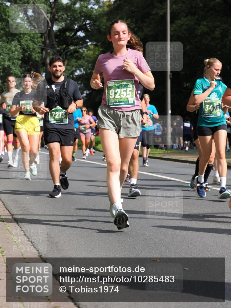 13.09.2026 - 21. swb-Marathon Bremen TobiasT http://msf.ph/oto/10285483 13.09.2026 12:12:41 Laufen 7213, 9255, 21, 26, 3476 meine-sportfotos.de