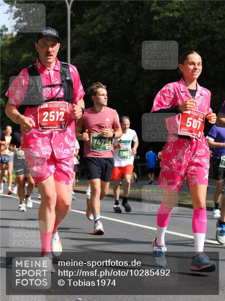 13.09.2026 - 21. swb-Marathon Bremen TobiasT http://msf.ph/oto/10285492 13.09.2026 12:12:52 Laufen 2512, 7472, 3955, 507, 21 meine-sportfotos.de