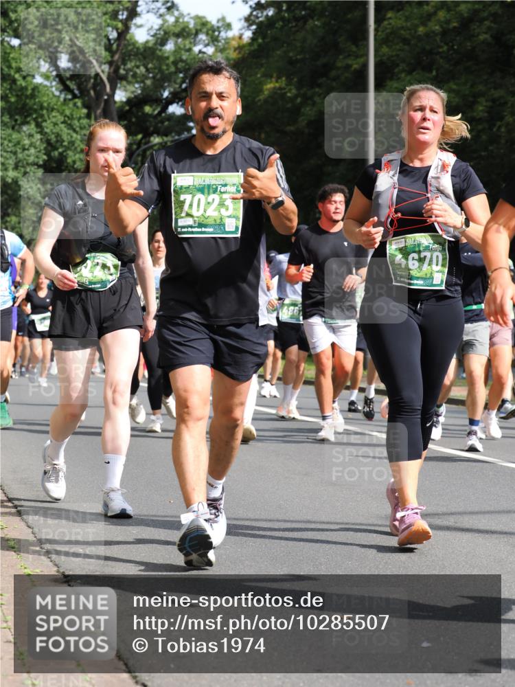 13.09.2026 - 21. swb-Marathon Bremen TobiasT http://msf.ph/oto/10285507 13.09.2026 12:12:55 Laufen 7023, 21, 026, 4670, 21, 26 meine-sportfotos.de