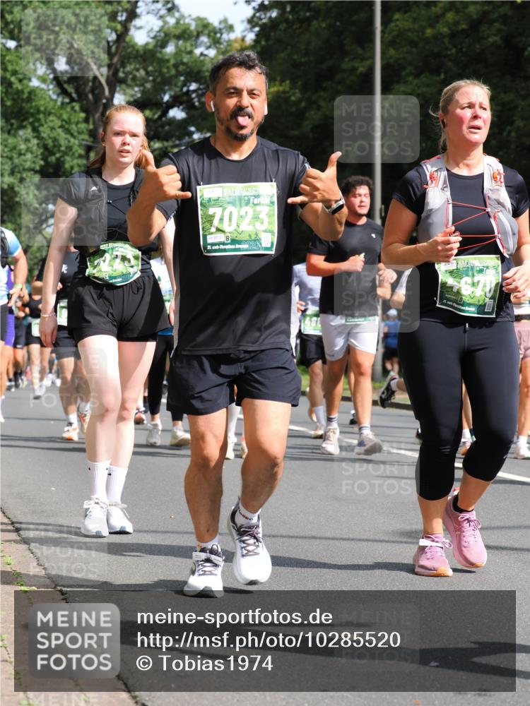 13.09.2026 - 21. swb-Marathon Bremen TobiasT http://msf.ph/oto/10285520 13.09.2026 12:12:55 Laufen 7023, 9216, 21, 26, 21 meine-sportfotos.de