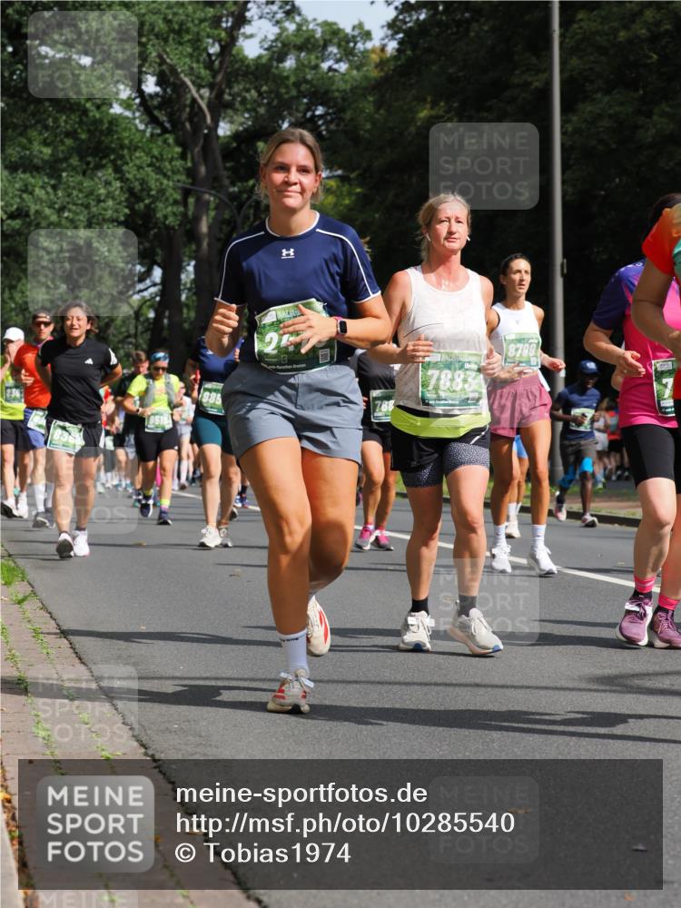 13.09.2026 - 21. swb-Marathon Bremen TobiasT http://msf.ph/oto/10285540 13.09.2026 12:13:21 Laufen 2362, 8380, 19518, 985, 1, 768, 7883, 8799 meine-sportfotos.de