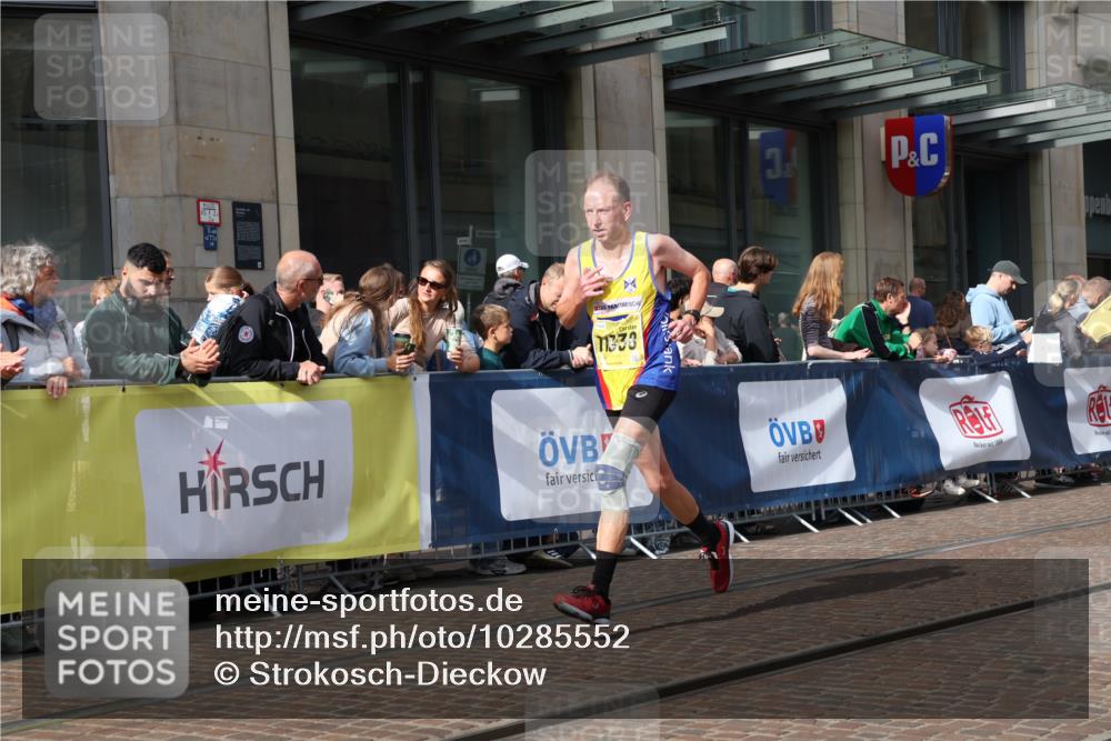 13.09.2026 - 21. swb-Marathon Bremen Strokosch-Dieckow http://msf.ph/oto/10285552 13.09.2026 10:38:56 Ziel 11227, 11454, 12003, 13556, 13641, 10782, 10926, 11127, 11338, 12370, 13539 meine-sportfotos.de