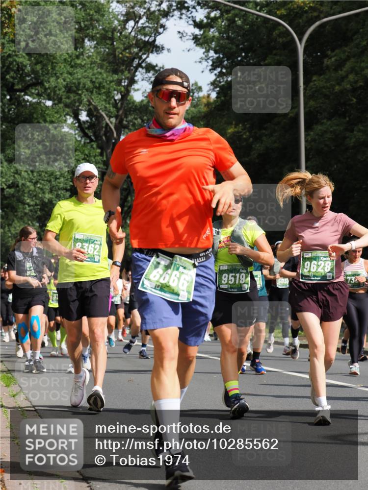 13.09.2026 - 21. swb-Marathon Bremen TobiasT http://msf.ph/oto/10285562 13.09.2026 12:13:27 Laufen 2362, 6666, 9519, 5200, 1503, 9628 meine-sportfotos.de