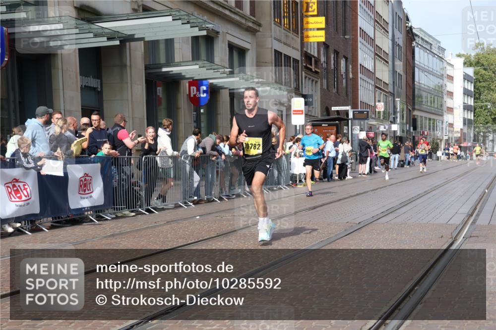 13.09.2026 - 21. swb-Marathon Bremen Strokosch-Dieckow http://msf.ph/oto/10285592 13.09.2026 10:39:02 Ziel 11227, 11454, 11713, 12404, 13556, 13641, 10782, 10926, 11127, 11338, 12003, 12370 meine-sportfotos.de