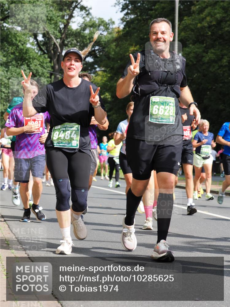 13.09.2026 - 21. swb-Marathon Bremen TobiasT http://msf.ph/oto/10285625 13.09.2026 12:13:38 Laufen 9484, 867, 6628, 21, 08 meine-sportfotos.de
