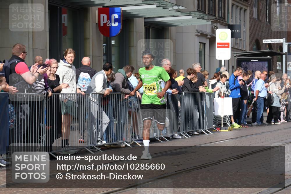 13.09.2026 - 21. swb-Marathon Bremen Strokosch-Dieckow http://msf.ph/oto/10285660 13.09.2026 10:39:06 Ziel 11227, 11713, 12404, 13513, 13556, 13641, 10782, 10926, 11127, 11338, 11454, 12003 meine-sportfotos.de