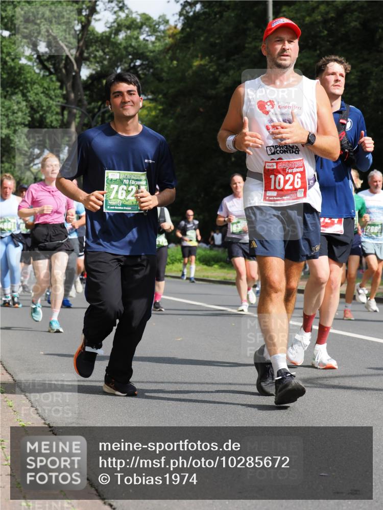 13.09.2026 - 21. swb-Marathon Bremen TobiasT http://msf.ph/oto/10285672 13.09.2026 12:13:50 Laufen 762, 21, 26, 1026, 0277, 21, 26 meine-sportfotos.de