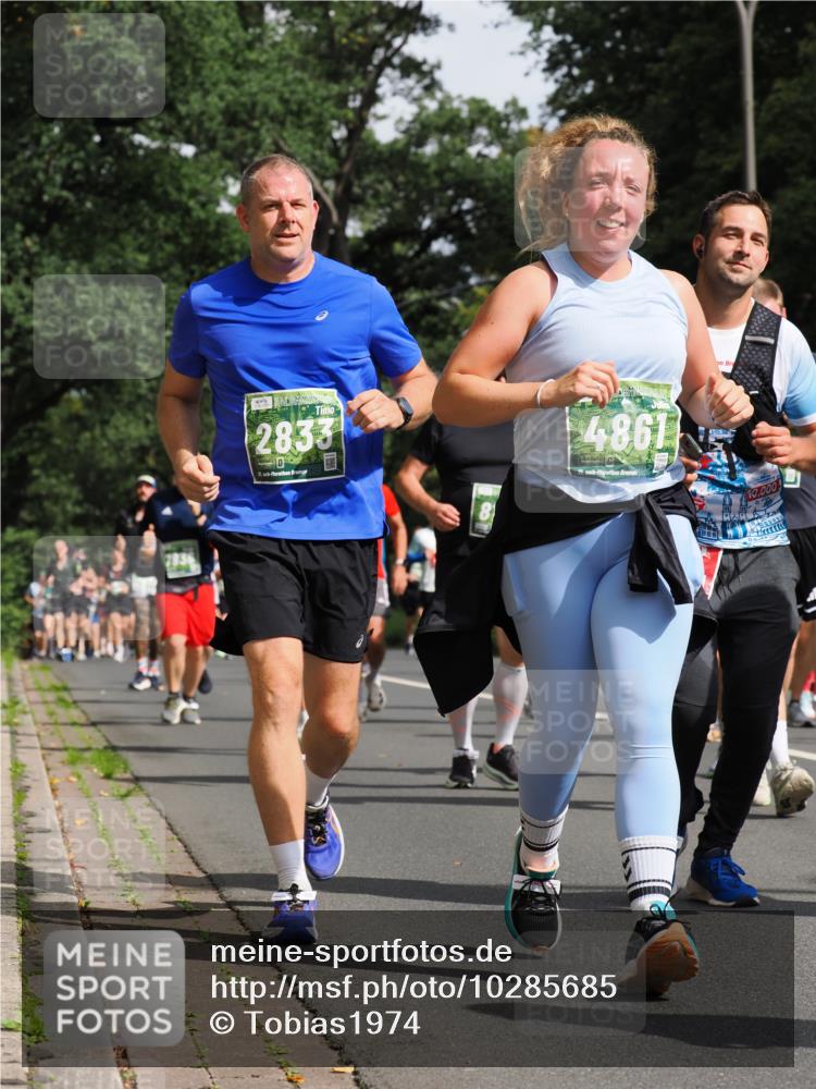 13.09.2026 - 21. swb-Marathon Bremen TobiasT http://msf.ph/oto/10285685 13.09.2026 12:13:55 Laufen 2833, 21, 4861, 21, 10, 000 meine-sportfotos.de