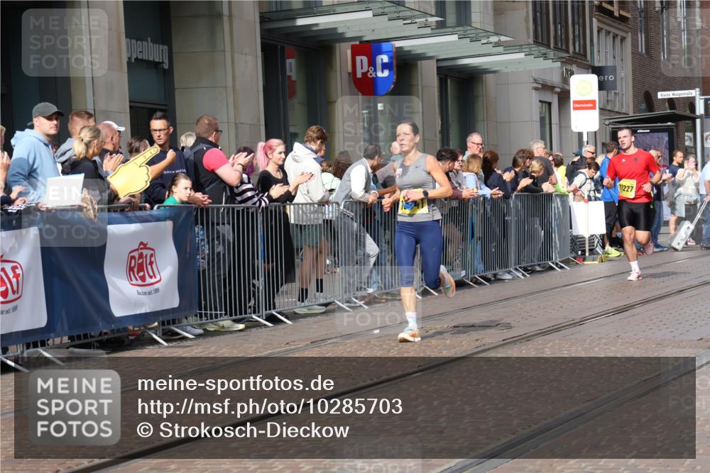 13.09.2026 - 21. swb-Marathon Bremen Strokosch-Dieckow http://msf.ph/oto/10285703 13.09.2026 10:39:10 Ziel 11227, 11713, 12404, 13513, 13556, 10782, 10926, 11127, 11338, 11454, 12003, 13641 meine-sportfotos.de