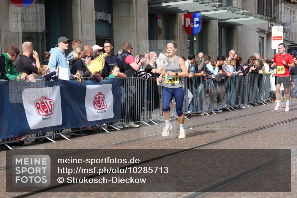 13.09.2026 - 21. swb-Marathon Bremen Strokosch-Dieckow http://msf.ph/oto/10285713 13.09.2026 10:39:10 Ziel 11227, 11713, 12404, 13513, 13556, 10782, 10926, 11127, 11338, 11454, 12003, 13641 meine-sportfotos.de