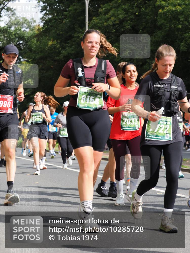 13.09.2026 - 21. swb-Marathon Bremen TobiasT http://msf.ph/oto/10285728 13.09.2026 12:14:12 Laufen 990, 614, 6158, 7033, 26, 122 meine-sportfotos.de