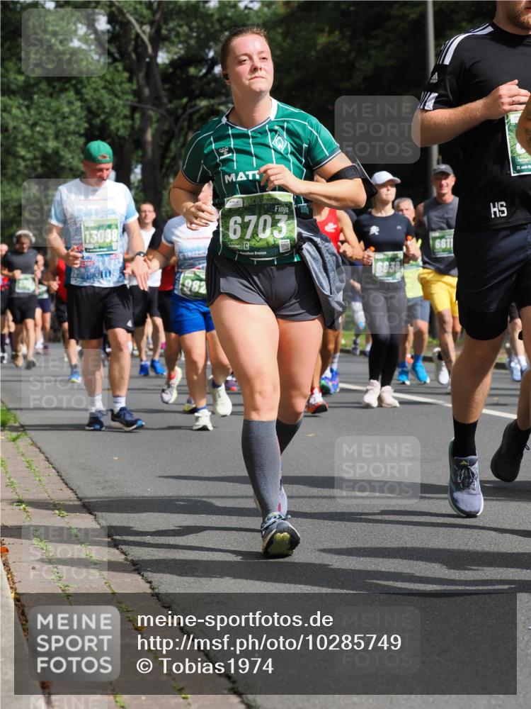 13.09.2026 - 21. swb-Marathon Bremen TobiasT http://msf.ph/oto/10285749 13.09.2026 12:14:16 Laufen 13098, 982, 8, 6703, 6938, 6611, 21 meine-sportfotos.de