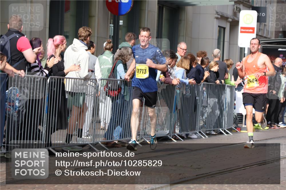 13.09.2026 - 21. swb-Marathon Bremen Strokosch-Dieckow http://msf.ph/oto/10285829 13.09.2026 10:39:24 Ziel 11713, 12339, 12404, 13513, 13519, 13642, 11227, 11454, 12003, 13556, 13641 meine-sportfotos.de