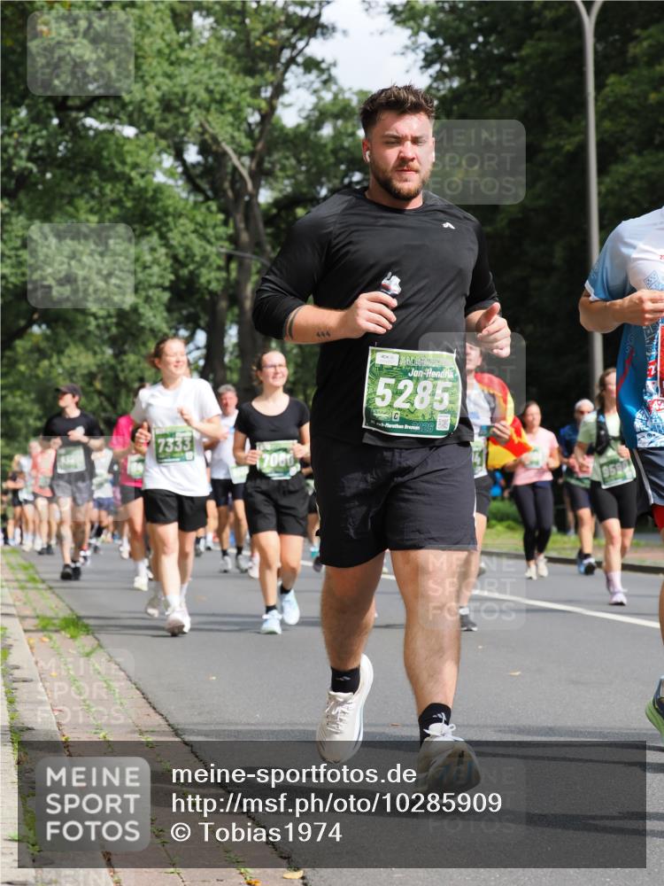 13.09.2026 - 21. swb-Marathon Bremen TobiasT http://msf.ph/oto/10285909 13.09.2026 12:15:37 Laufen 7333, 7060, 444, 5285, 21, 20 meine-sportfotos.de