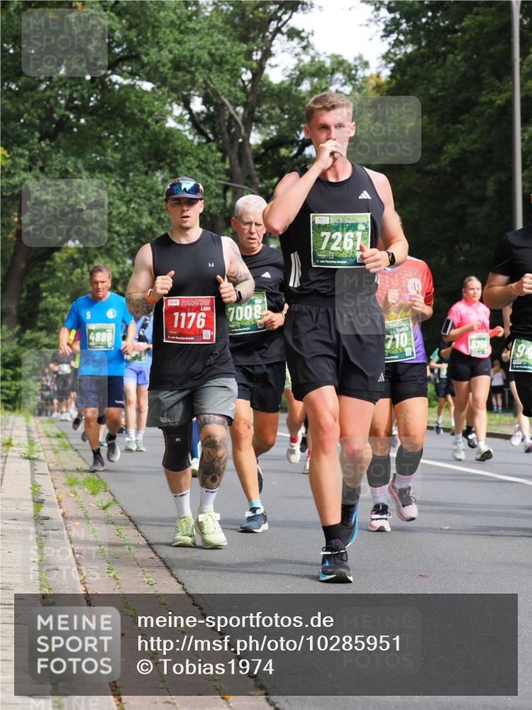 13.09.2026 - 21. swb-Marathon Bremen TobiasT http://msf.ph/oto/10285951 13.09.2026 12:16:03 Laufen 4899, 1176, 7008, 7261, 21, 7, 10, 94 meine-sportfotos.de