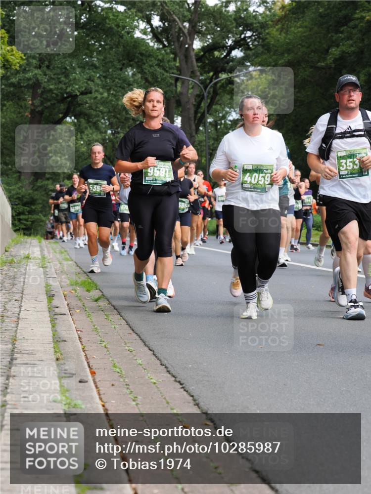 13.09.2026 - 21. swb-Marathon Bremen TobiasT http://msf.ph/oto/10285987 13.09.2026 12:16:15 Laufen 13204, 535, 9591, 595, 353, 4059 meine-sportfotos.de