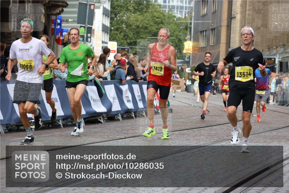 13.09.2026 - 21. swb-Marathon Bremen Strokosch-Dieckow http://msf.ph/oto/10286035 13.09.2026 10:35:28 Ziel 10261, 10262, 10994, 11512, 13505, 13560, 13625, 12289, 13558 meine-sportfotos.de