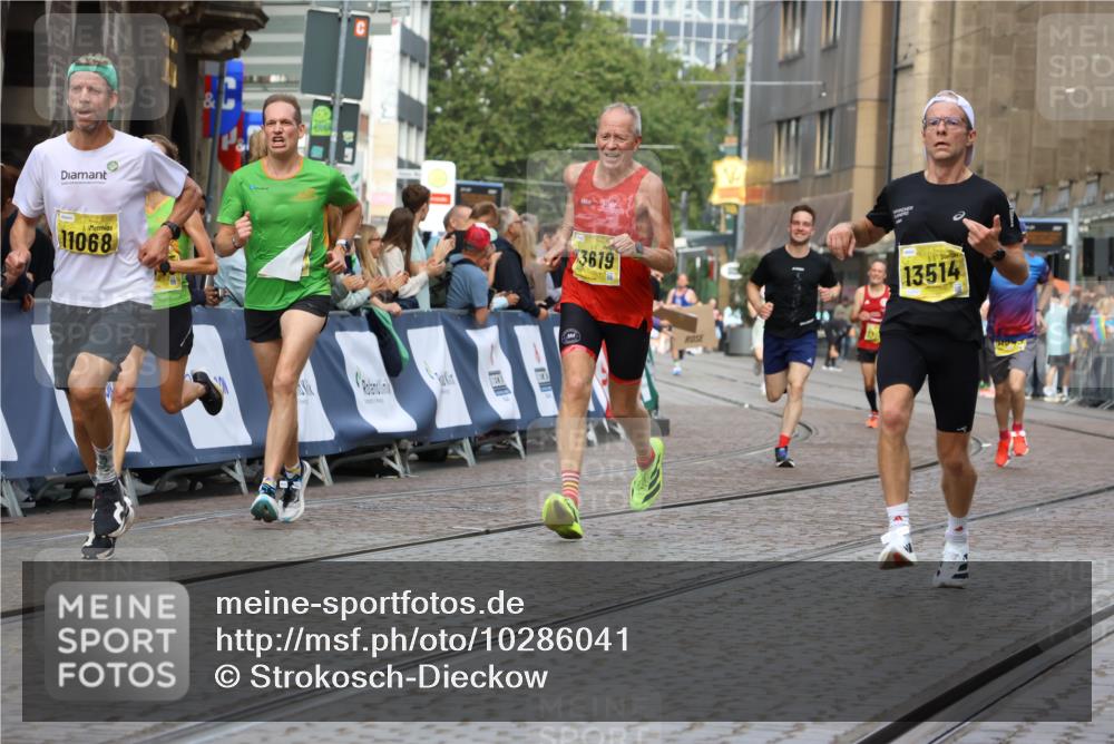 13.09.2026 - 21. swb-Marathon Bremen Strokosch-Dieckow http://msf.ph/oto/10286041 13.09.2026 10:35:28 Ziel 10261, 10262, 10994, 11512, 13505, 13560, 13625, 12289, 13558 meine-sportfotos.de