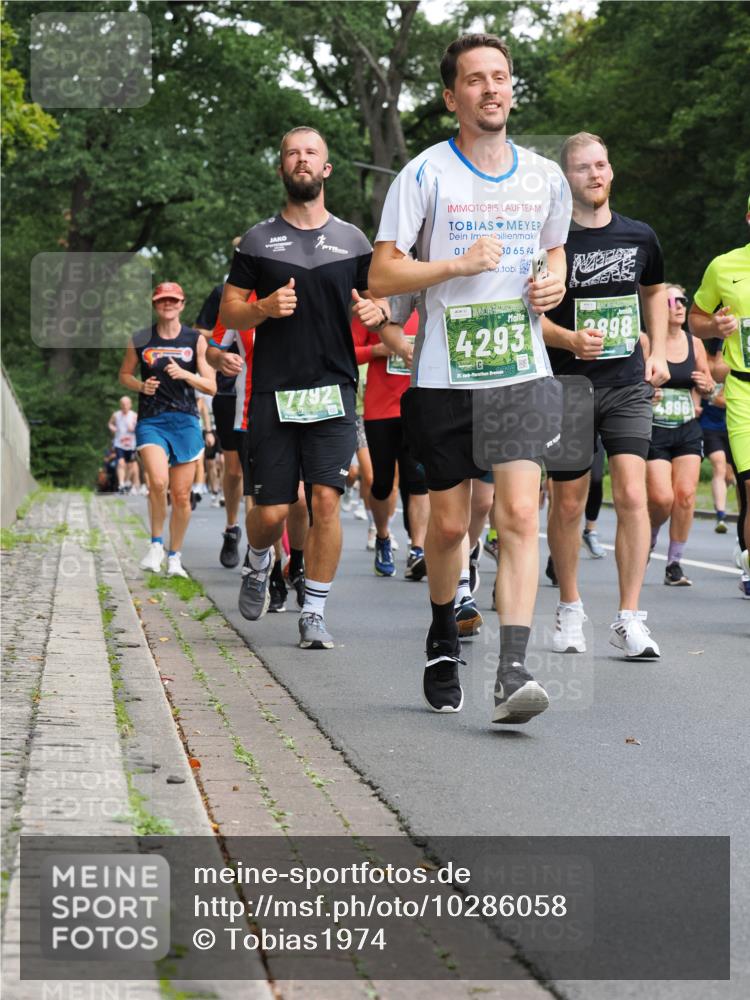 13.09.2026 - 21. swb-Marathon Bremen TobiasT http://msf.ph/oto/10286058 13.09.2026 12:16:34 Laufen 01, 30, 65, 94, 792, 4293, 21, 2898, 4896 meine-sportfotos.de
