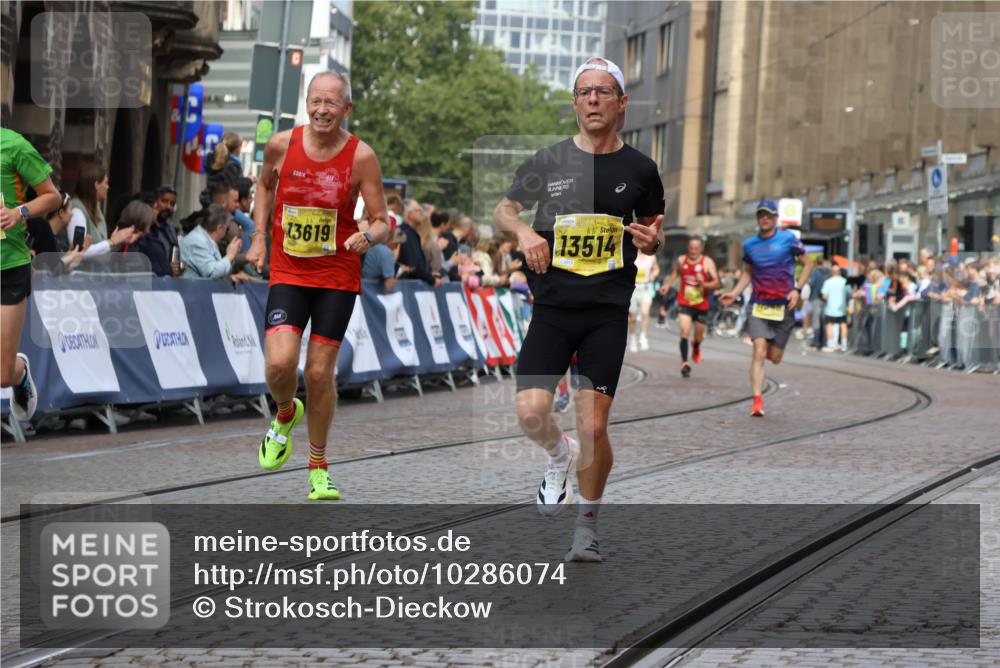 13.09.2026 - 21. swb-Marathon Bremen Strokosch-Dieckow http://msf.ph/oto/10286074 13.09.2026 10:35:29 Ziel 10261, 10262, 10994, 11512, 13505, 13560, 12289, 13558 meine-sportfotos.de