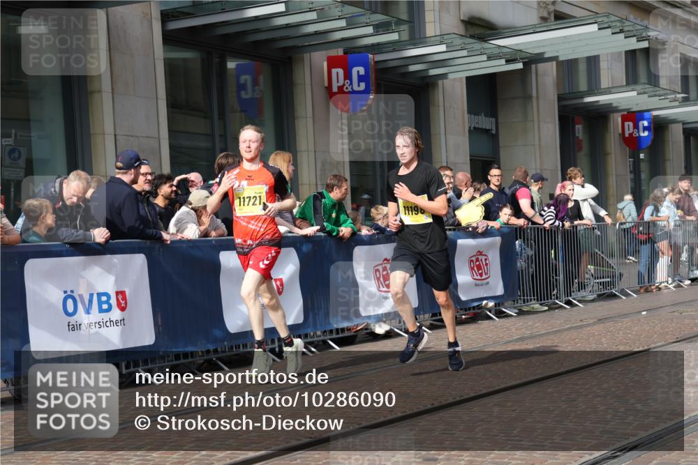 13.09.2026 - 21. swb-Marathon Bremen Strokosch-Dieckow http://msf.ph/oto/10286090 13.09.2026 10:40:00 Ziel 11373, 13616, 11198, 11721, 12144, 12339, 13519, 13642 meine-sportfotos.de