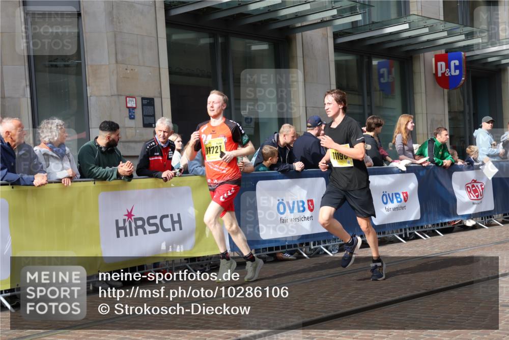 13.09.2026 - 21. swb-Marathon Bremen Strokosch-Dieckow http://msf.ph/oto/10286106 13.09.2026 10:40:00 Ziel 11373, 13616, 11198, 11721, 12144, 12339, 13519, 13642 meine-sportfotos.de