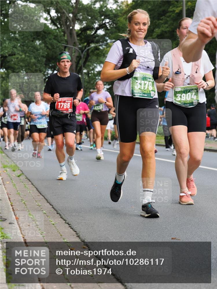13.09.2026 - 21. swb-Marathon Bremen TobiasT http://msf.ph/oto/10286117 13.09.2026 12:16:47 Laufen 1786, 3179, 21, 3904 meine-sportfotos.de