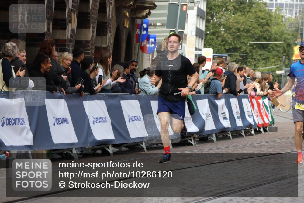 13.09.2026 - 21. swb-Marathon Bremen Strokosch-Dieckow http://msf.ph/oto/10286120 13.09.2026 10:35:32 Ziel 10261, 10262, 10994, 11068, 11512, 13505, 13514, 13540, 13560, 13590, 13619, 13558 meine-sportfotos.de
