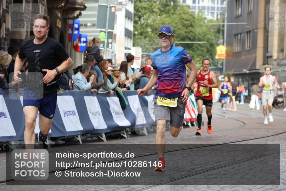 13.09.2026 - 21. swb-Marathon Bremen Strokosch-Dieckow http://msf.ph/oto/10286146 13.09.2026 10:35:33 Ziel 10261, 10262, 10994, 11068, 11512, 13505, 13514, 13540, 13560, 13590, 13619, 13558 meine-sportfotos.de