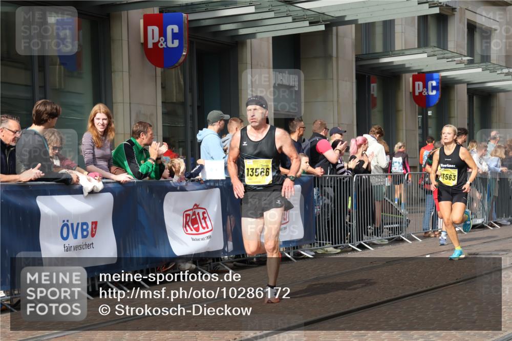 13.09.2026 - 21. swb-Marathon Bremen Strokosch-Dieckow http://msf.ph/oto/10286172 13.09.2026 10:40:27 Ziel 10520, 10575, 11903, 12477, 13563, 11373, 13566, 13616 meine-sportfotos.de
