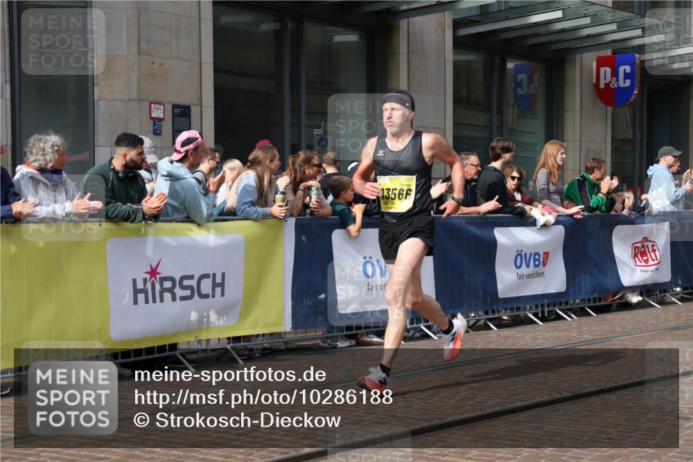 13.09.2026 - 21. swb-Marathon Bremen Strokosch-Dieckow http://msf.ph/oto/10286188 13.09.2026 10:40:28 Ziel 10520, 10575, 11903, 12477, 13563, 11373, 13563, 13566, 13616 meine-sportfotos.de
