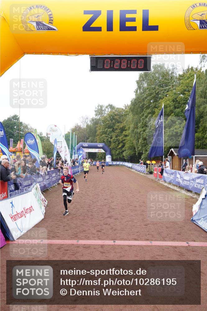 13.09.2026 - Airport Race Dennis Weichert http://msf.ph/oto/10286195 13.09.2026 10:28:33 Ziel 5022, 5023, 5094 meine-sportfotos.de