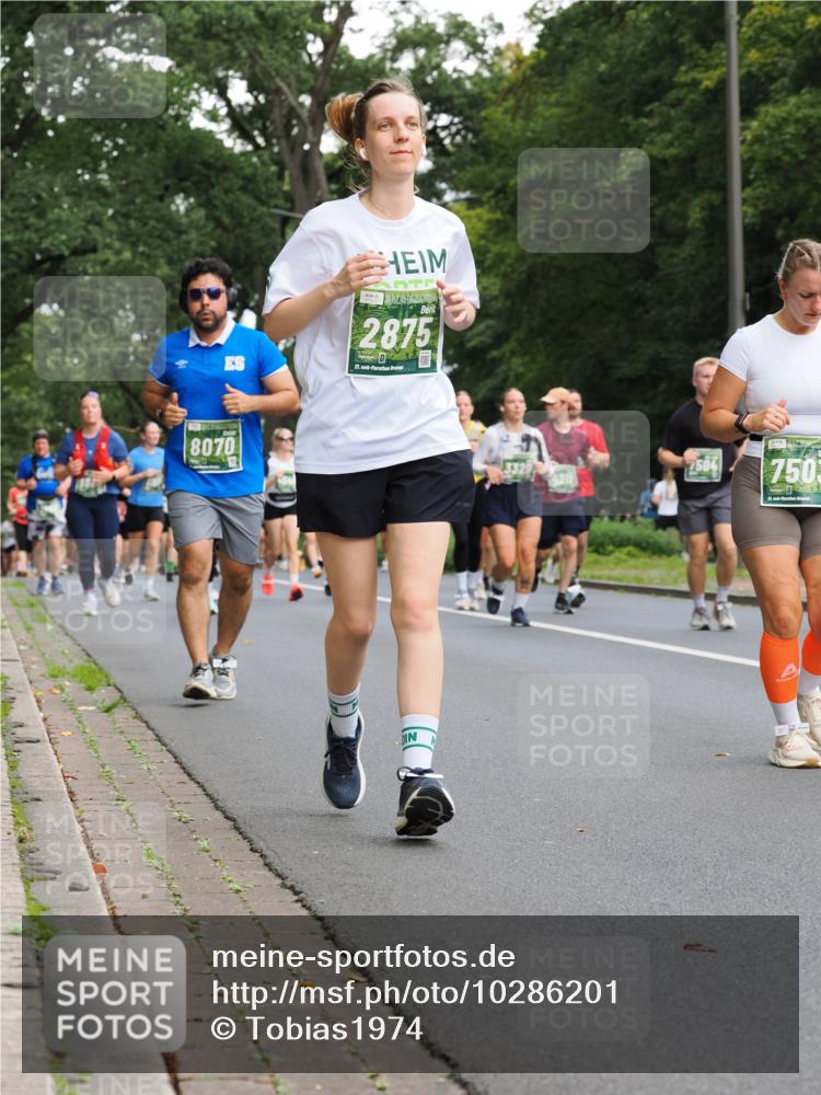 13.09.2026 - 21. swb-Marathon Bremen TobiasT http://msf.ph/oto/10286201 13.09.2026 12:17:01 Laufen 8070, 2875, 21, 20, 3320, 2504, 7503, 21, 26 meine-sportfotos.de